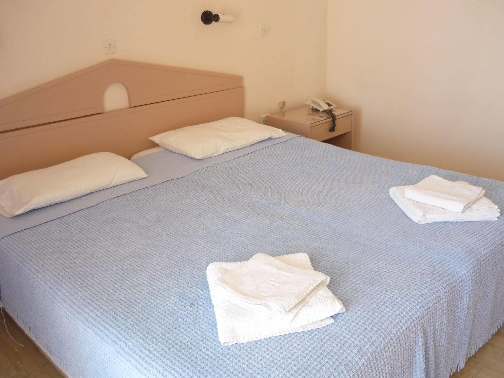 Karina Hotel Benitses  Exteriör bild