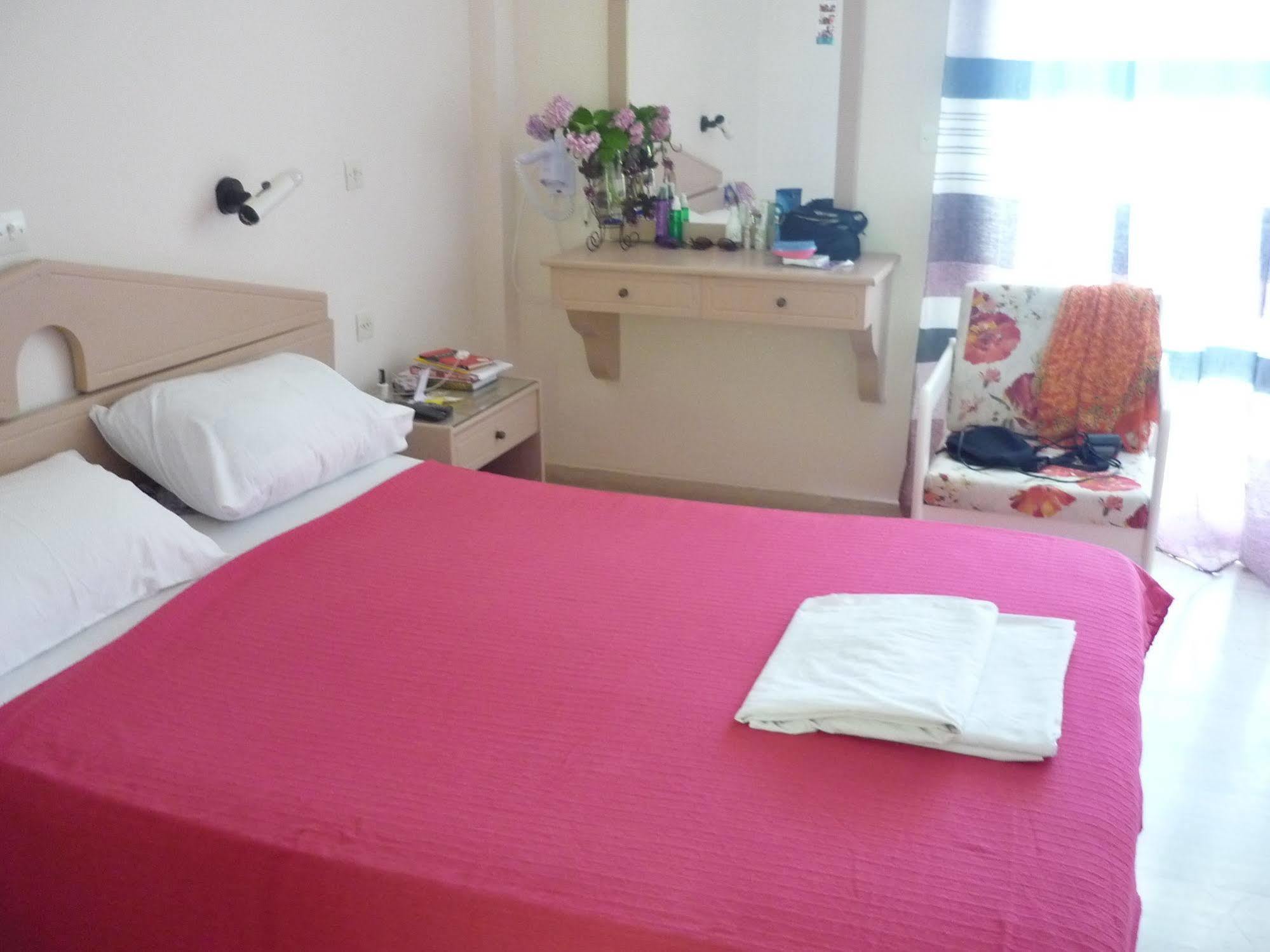 Karina Hotel Benitses  Exteriör bild