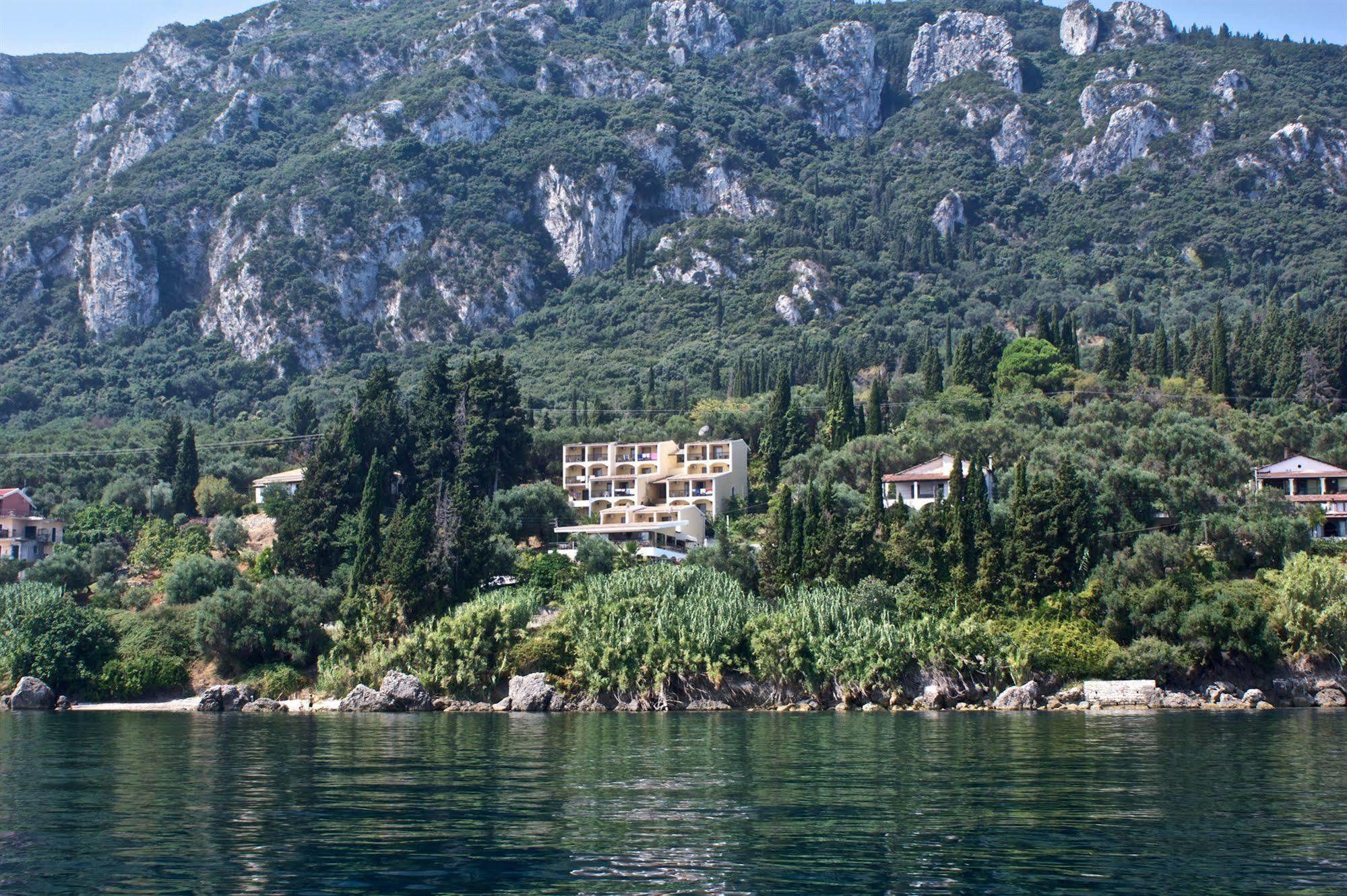 Karina Hotel Benitses  Exteriör bild